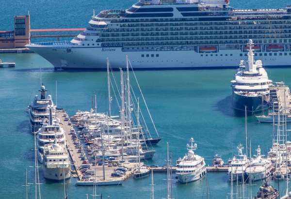 Medio kilómetro de superyates en el Club de Mar Mallorca