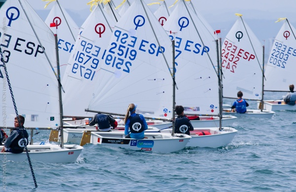 Colom mantiene el liderato del Nacional de Optimist