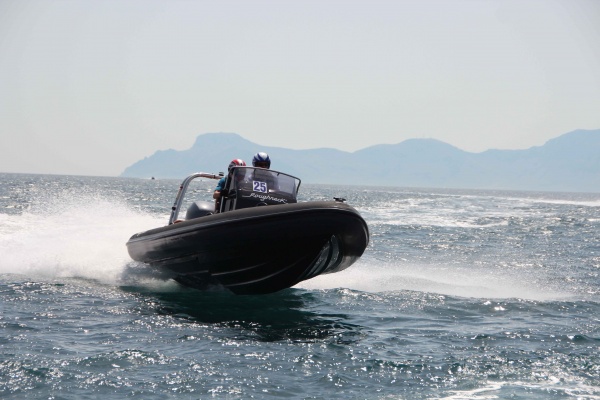 Christian Marquez y los hermanos Straver, vendedores del Raid Motonáutico de Baleares