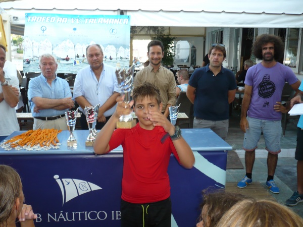 Alejandro Guasch  gana en Optimist del Trofeo AA.VV. Talamanca