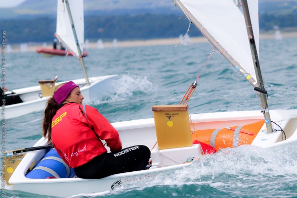 Julia Miñana acaricia el  Campeonato de Europa
