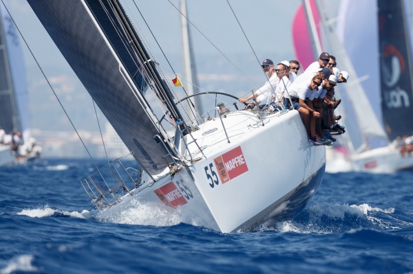 El Rey Felipe toma el mando del Aifos