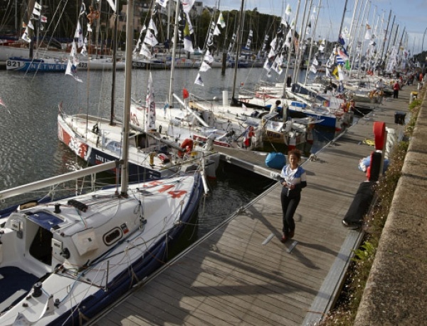 Nacho Postigo se prepara la tomar mañana la salida de la Mini Transat