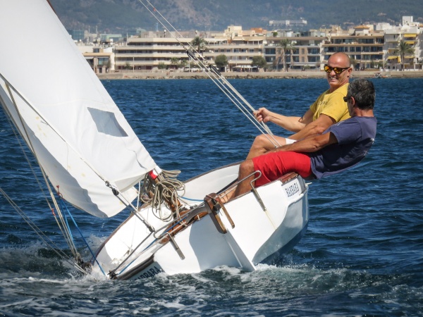 Magnífico estreno de la Diada de Vela Latina