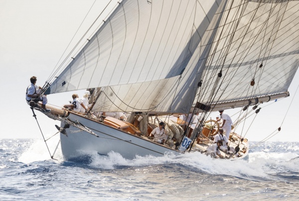 Moonbeam IV gana el Desafío Panerai de barcos clásicos