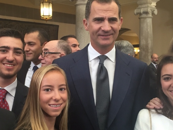 El Rey entrega el Premio Princesa Leonor a la regatista Aina Colom