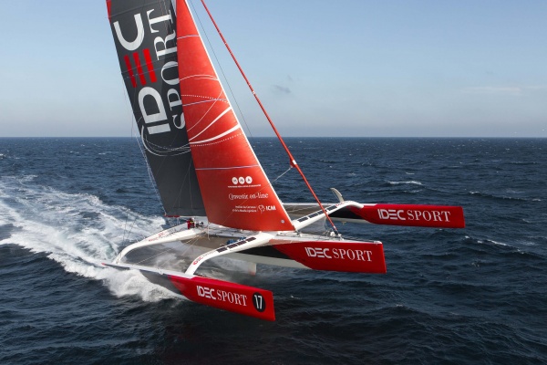 El Idec Sport cruza el Ecuador en tiempo de récord