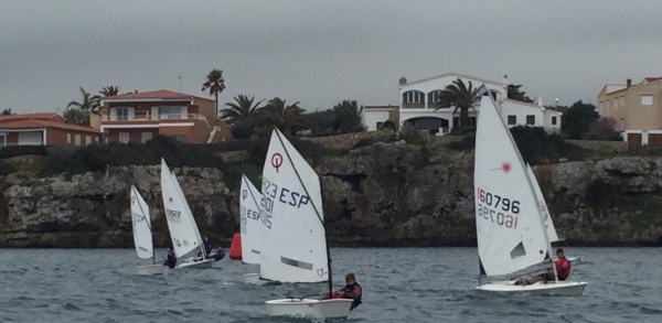 Pol Ferrer gana el Campeonato de Menorca de Optimist