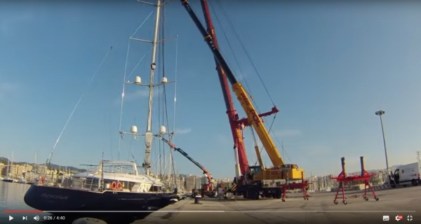 Impresionante desarboladura del Bayesian en Mallorca