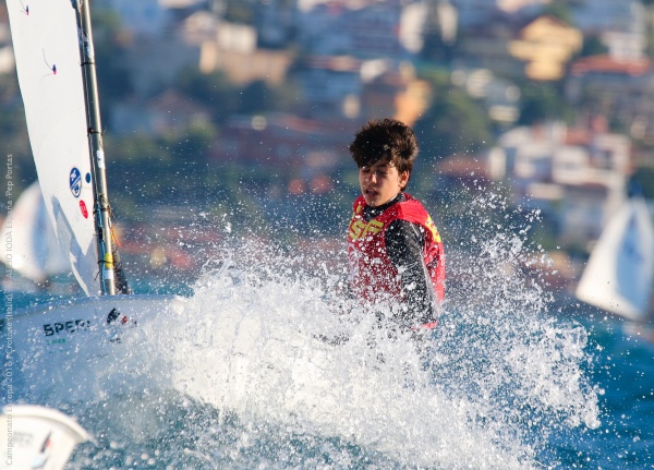 Jordi Lladó mejora en el Europeo marcado por el fuerte viento
