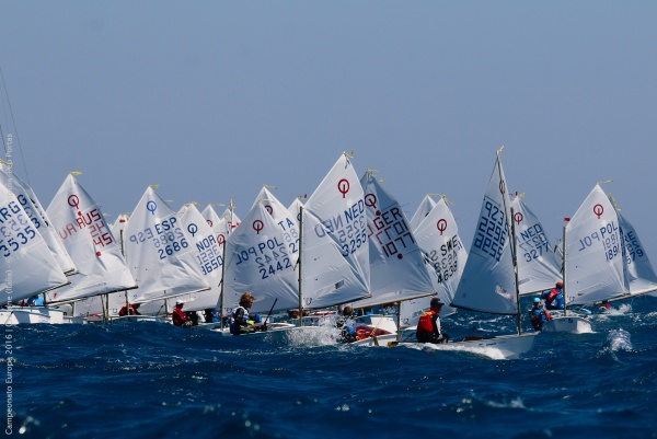 Jordi Lladó remonta en el europeo de Optimist