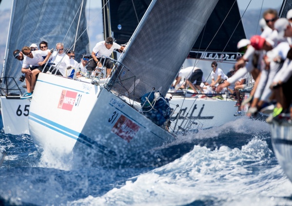 El viento y las olas traen más espectáculo a la Copa