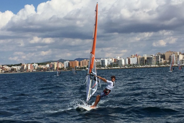 Los regatistas de Baleares brillan el Campeonato de España de Windsurf