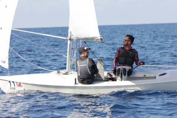 Tabares y Morales encabezan el nacional de Snipe