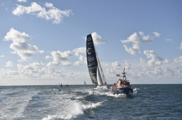 Didac Costa vuelve a Les Sables para reparar una avería en su barco