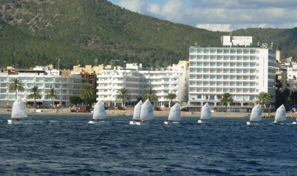 Marc Guasch gana en Optimist en el Trofeo Verser-Hoteles