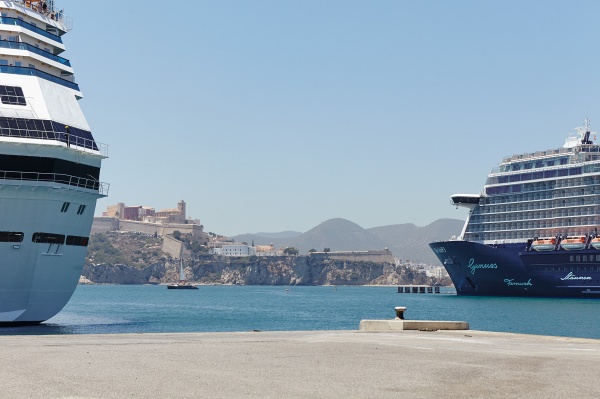 La APB prevé un crecimiento de las escalas de cruceros del 34% en el puerto de Eivissa para 2017