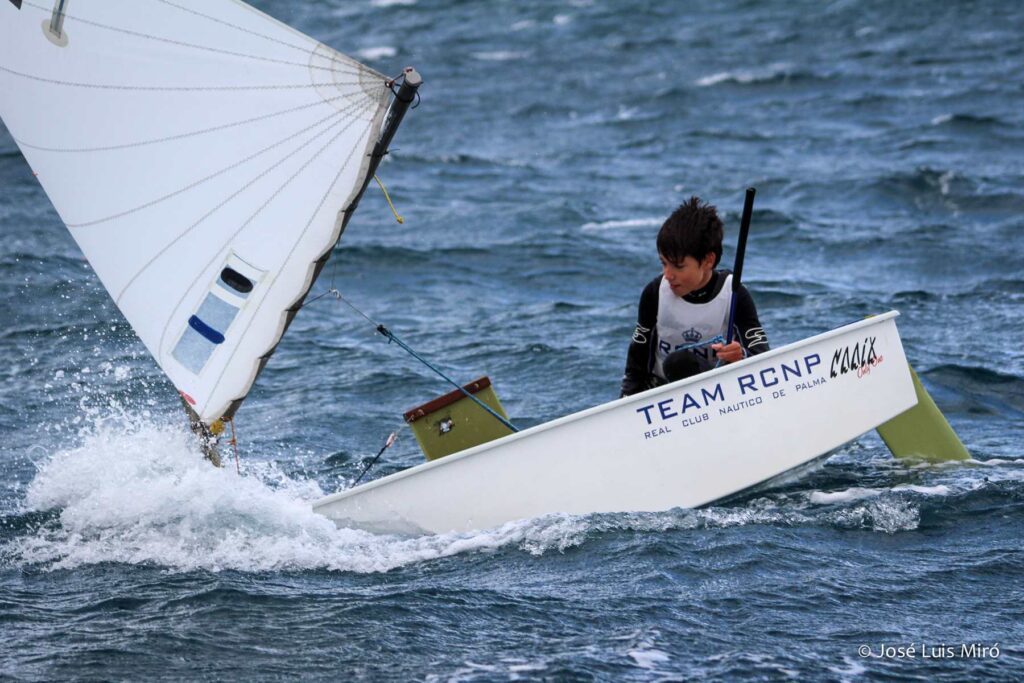 Jordi Lladó se impone en la Copa Federación de la clase Optimist