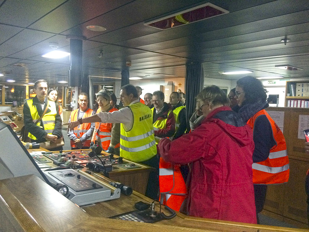 La OMI realiza una visita formativa a bordo de un buque de Baleària