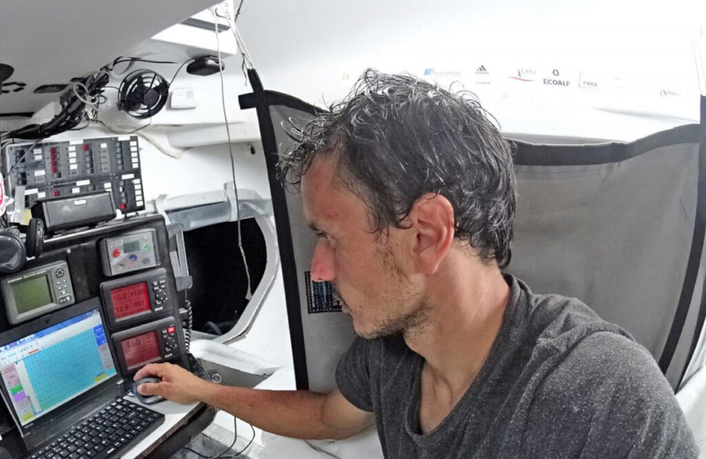 Rumbo al norte para evitar una violenta tormenta