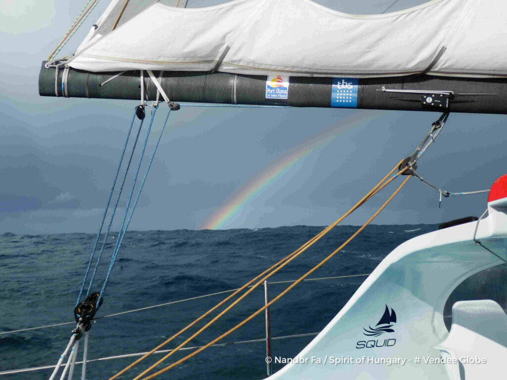 Thomson aprieta y Colman acelera para escapar del gran temporal  