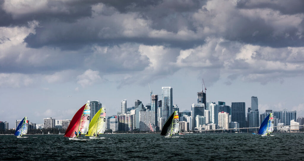 Los españoles buscan sus primeros podios en Miami