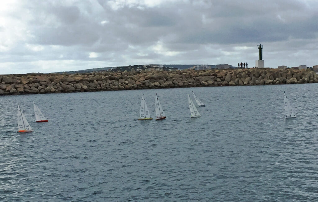 Los barcos de radiocontrol visitan por primera vez Puerto Portals