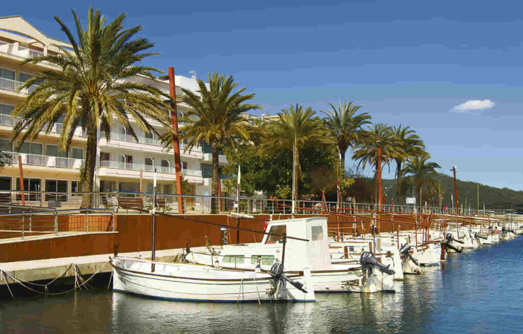 2.000 euros por gestionar el varadero y la grúa de Cala Bona