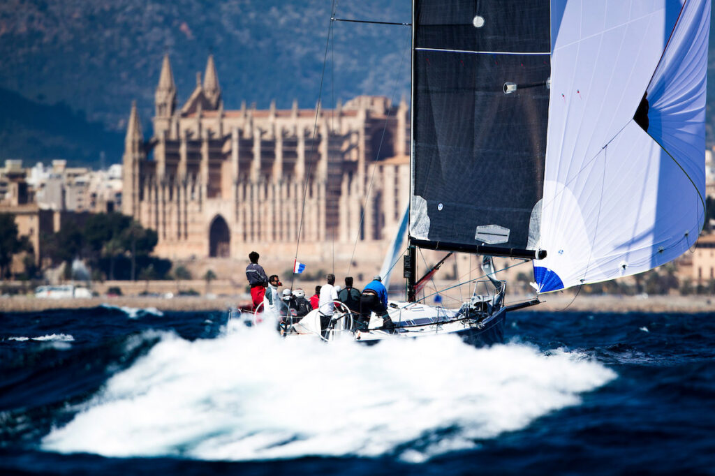 El viento del suroeste acompaña el regreso de los cruceros