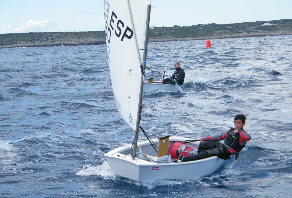 Barber y Sánchez-Rodrigo ganan el Memorial Joaquín Comeche en Láser y Optimist
