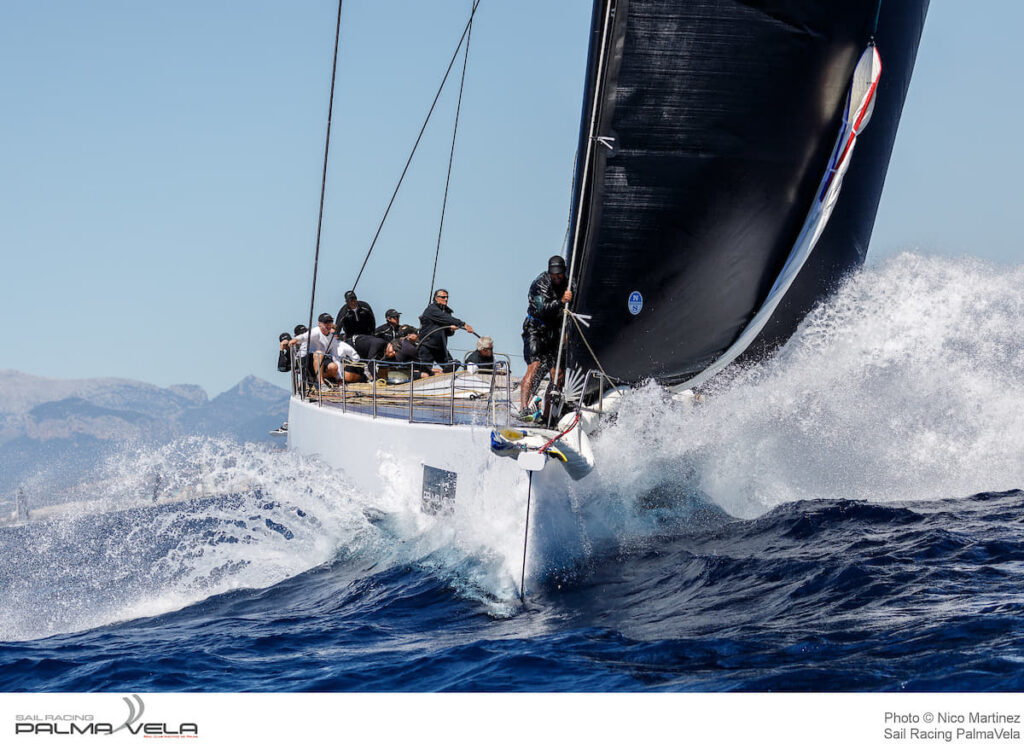 La gigantesca flota de Sail Racing PalmaVela se luce en la Bahía