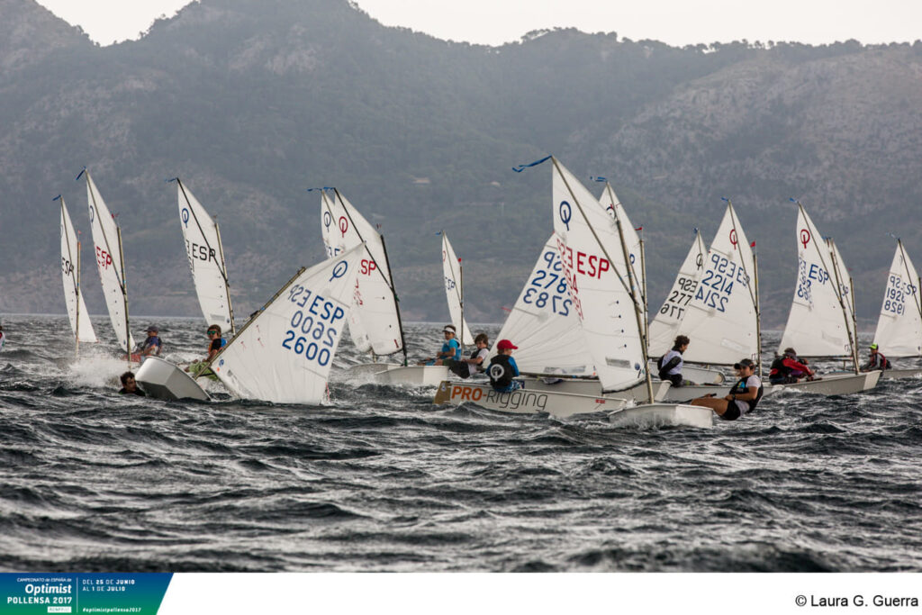 La tormenta irrumpe en el campo de regatas