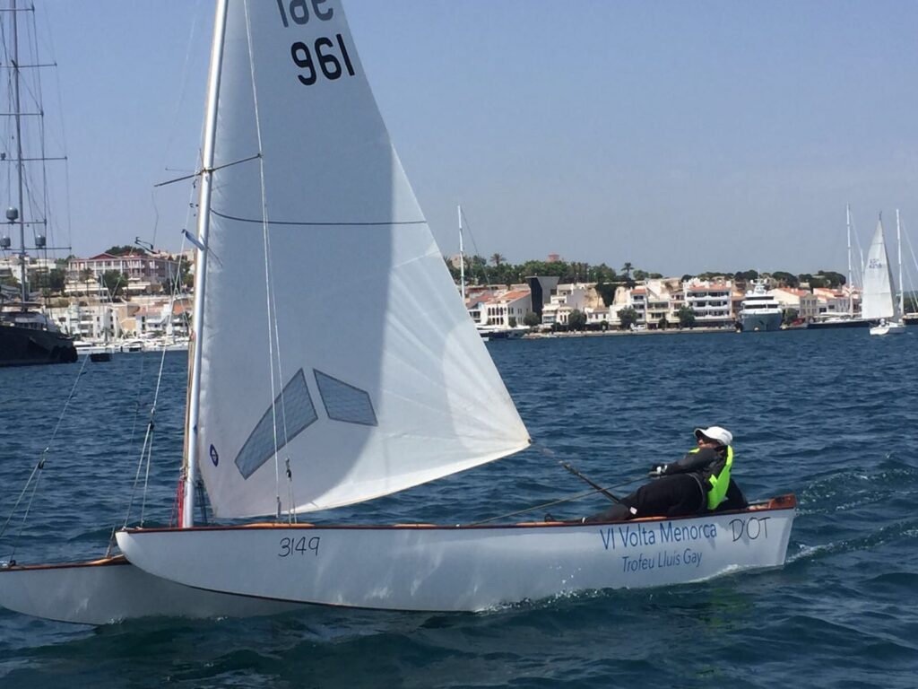 Los patines a vela doblan el Cap d’Artrutx