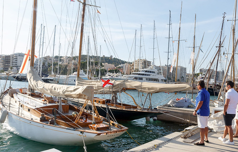 El Club de Mar acerca sus barcos clásicos a la ciudad
