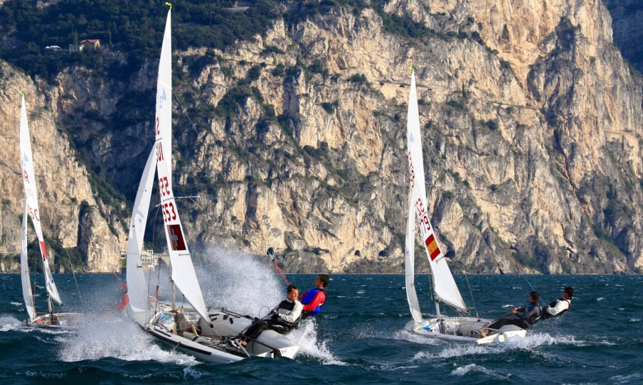 Toni Massanet lidera el Europeo Juvenil de 420