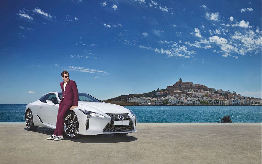 Lexus elige Marina Ibiza para promocionar su nuevo coche