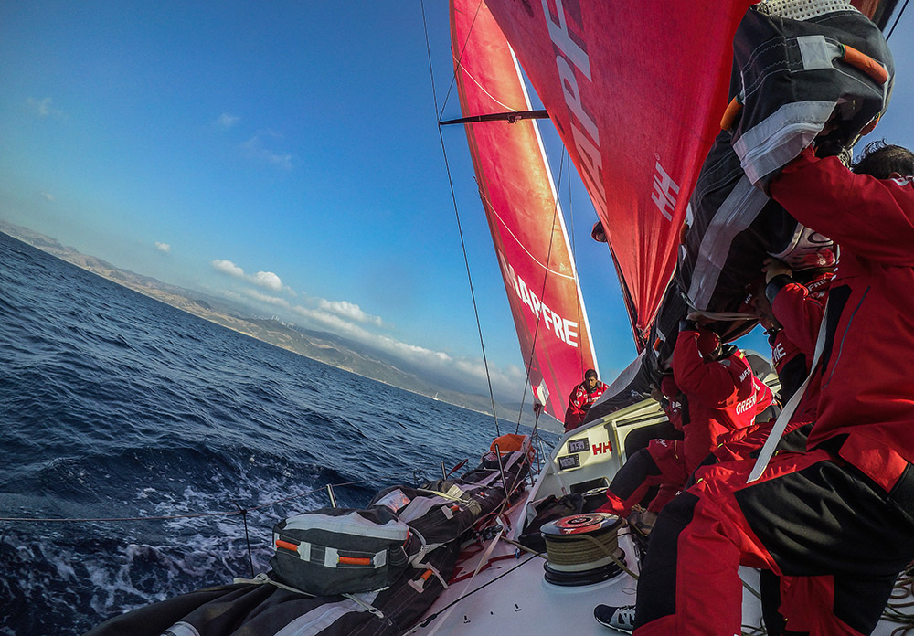 El MAPFRE, primero en cruzar el estrecho de Gibraltar