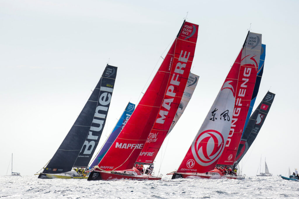 Arranca la Volvo Ocean Race con el MAPFRE en el grupo de cabeza