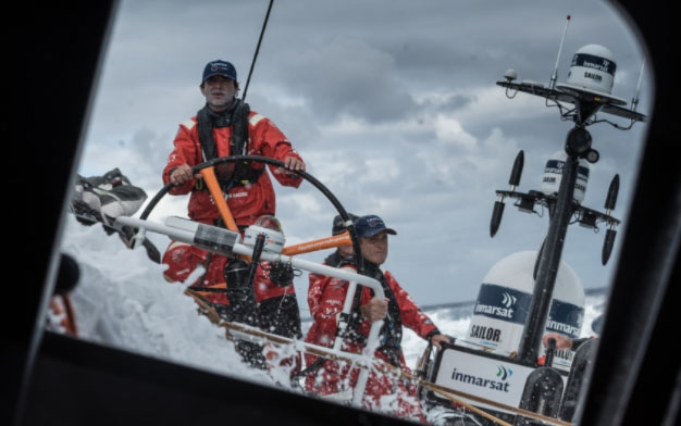 El Vestas 11th Hour Racing aguanta el liderato rumbo a Cabo Verde