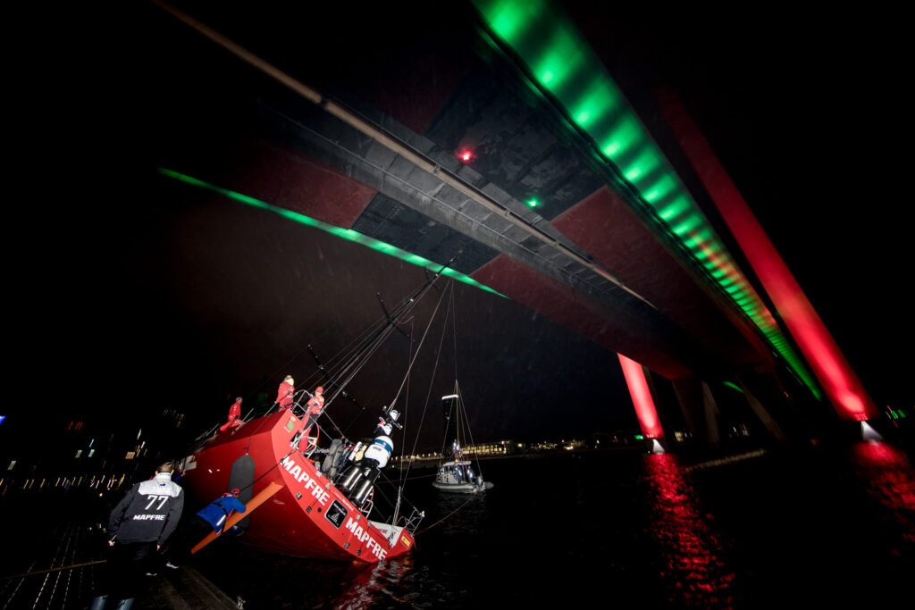España da un paso de gigante para ganar la vuelta al mundo a vela