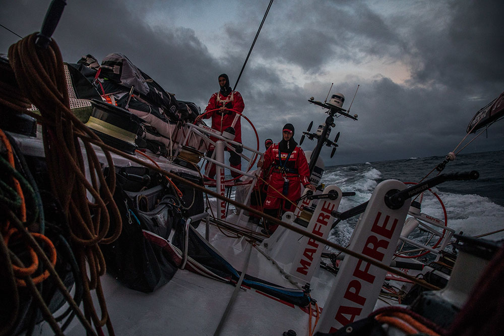 La flota de la Volvo Ocean Race se prepara para la borrasca