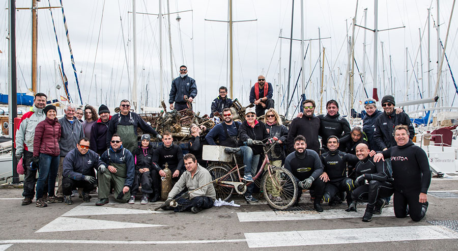 Limpieza de fondos en el Real Club Náutico de Palma
