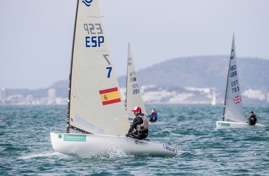 Alex Muscat lidera la flota española en el estreno del Sofía Iberostar
