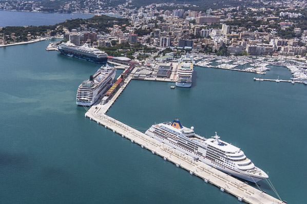 Fin a la música y ruidos nocturnos de los barcos atracados en puerto
