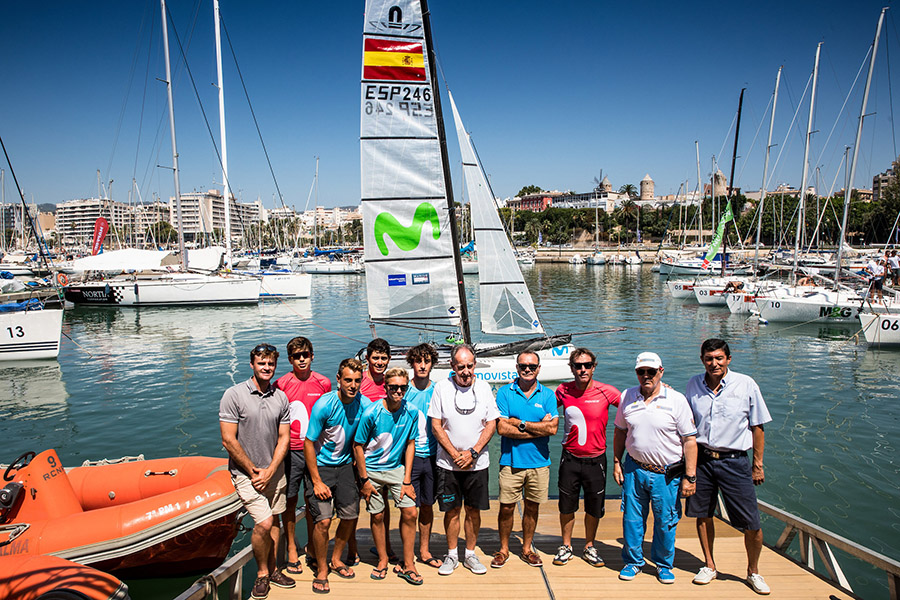 Iker Martínez dona dos de sus barcos Nacra a la Federación Balear