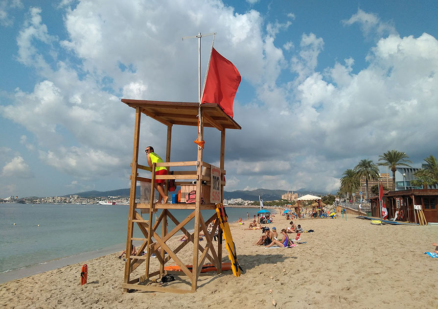 Un nuevo vertido obliga a cerrar la playa de Ciudad Jardín