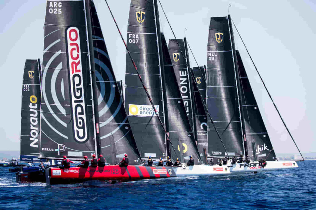 Los aspirantes al título toman posiciones