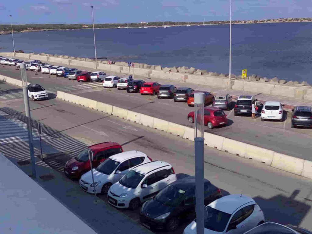Caos en el puerto de Formentera por el «bloqueo» de la APB y el Consell al parking de La Savina