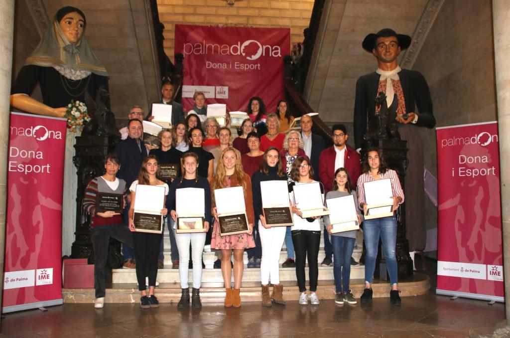 El Ayuntamiento de Palma se olvida de reconocer a las deportistas del mar