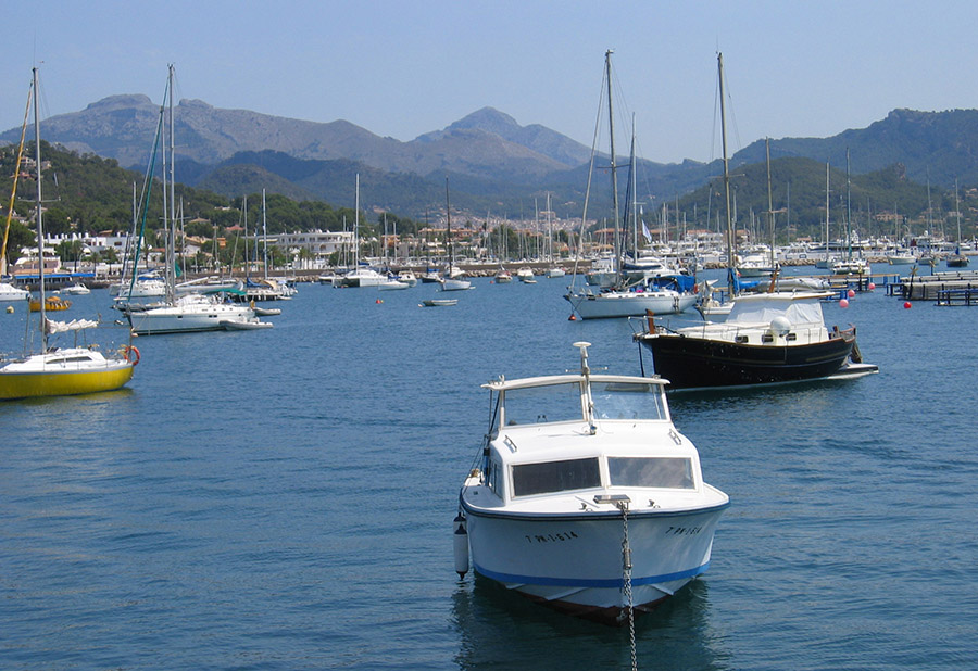 El Govern da luz verde a las marinas secas y los campos de boyas